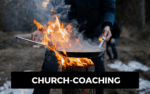 Eine Person, die im Freien über einer feurigen Pfanne kocht, mit CHURCH-COACHING und STRONGER - die Männerarbeit der Liebenzeller Mission im Vordergrund.