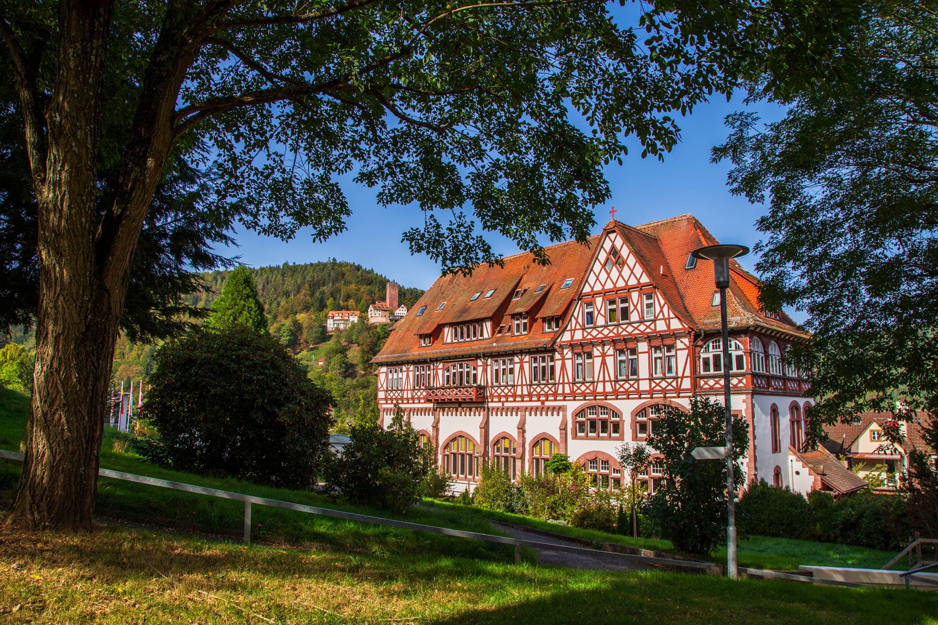 Die Aufführungen finden im historischen Missionshaus statt