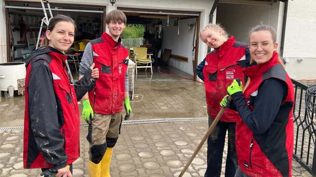 Hilfsteam im Hochwasser-Einsatz