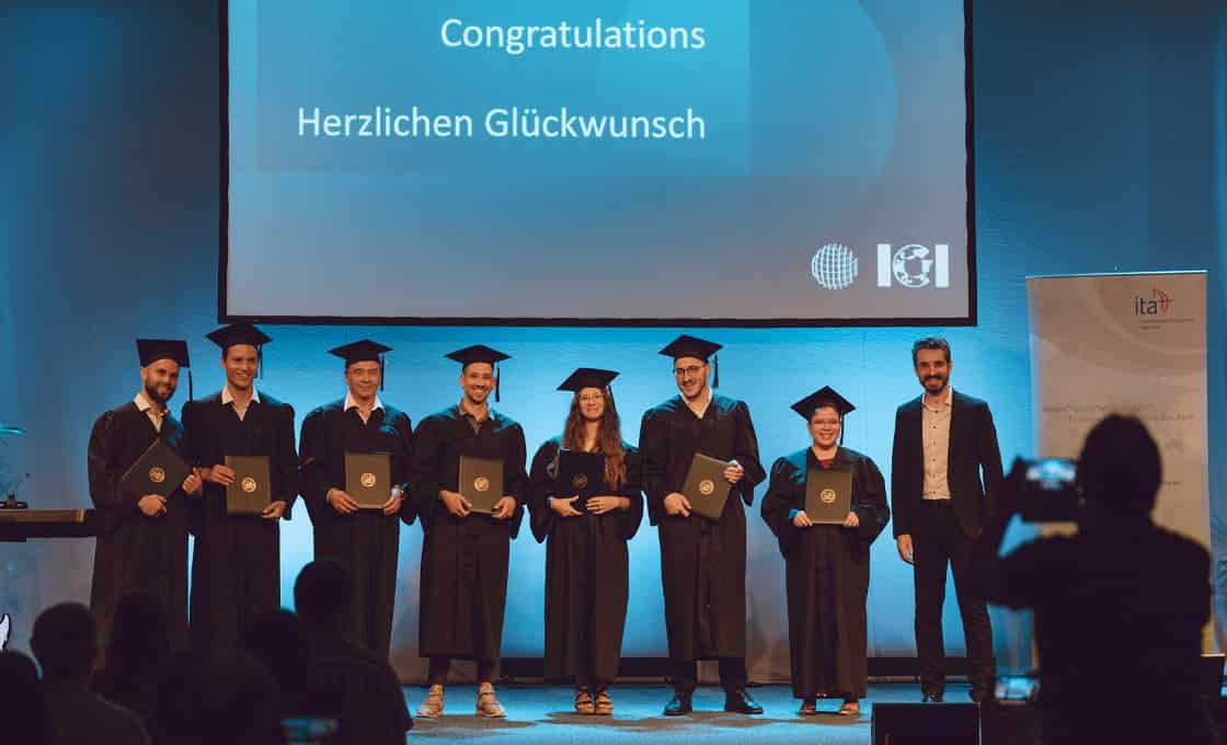 Sieben Personen wurden für ihren Bachelorabschluss in „Bible and Theology" über die Global University geehrt.