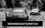 Zwei schlammige Autos fahren durch einen nassen Wald zum MÄNNERAKTIONSTAG von STRONGER - die Männerarbeit der Liebenzeller Mission.