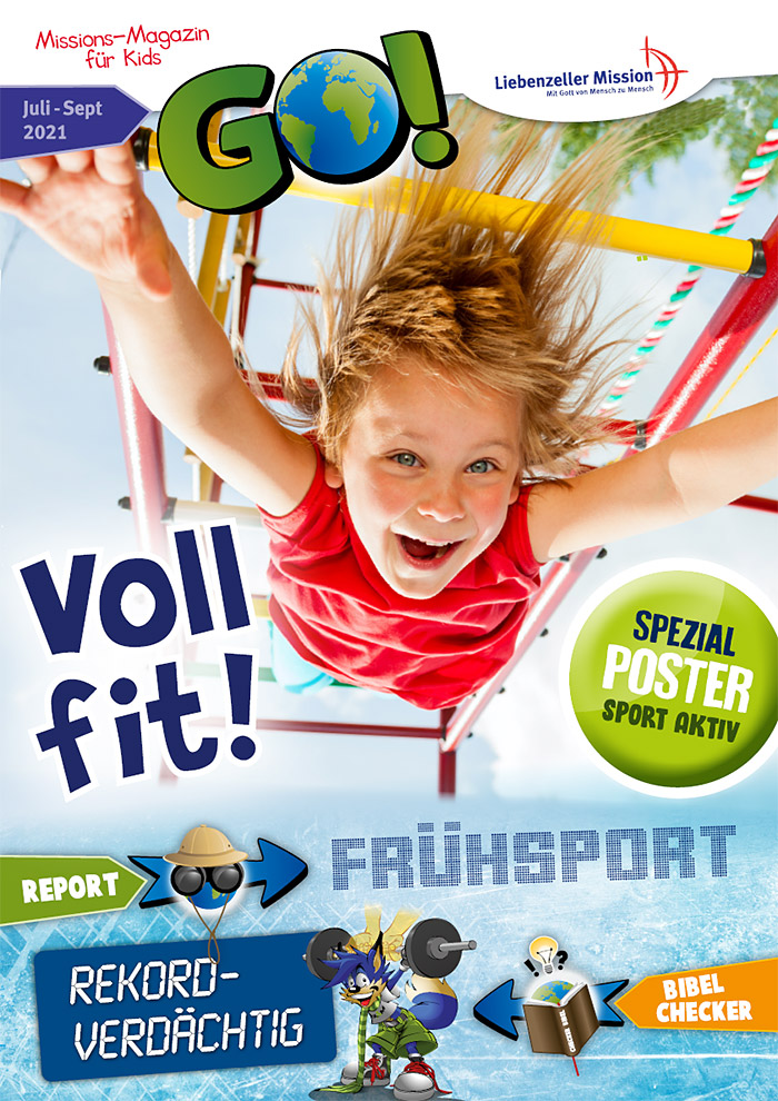 Lächelndes Mädchen in Rot schwingt auf einem Spielplatzgitter, mit energischem Text und bunten Zeitschriftengrafiken um sie herum.