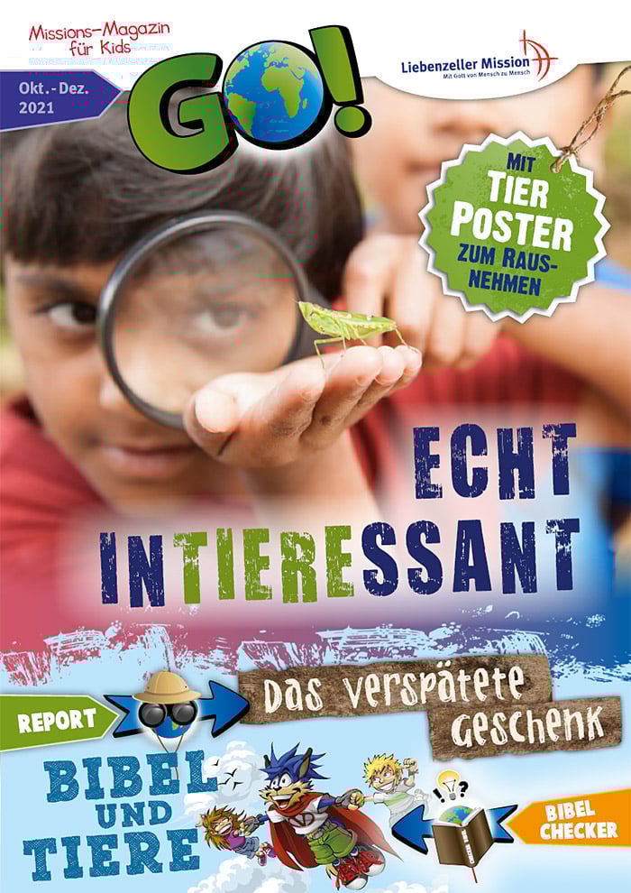 Ein Kind hält einen grünen Grashüpfer in der Hand, um ihn herum erscheinen Magazintexte und bunte Grafiken.