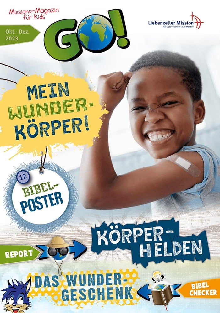 Ein Kind mit einer Bandage am Arm.