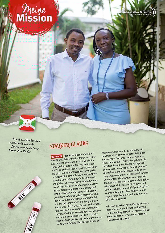 Ein lächelnder Mann und eine lächelnde Frau stehen im Freien neben einem grünen Busch und einer weißen Wand, umgeben von Text und Grafiken.