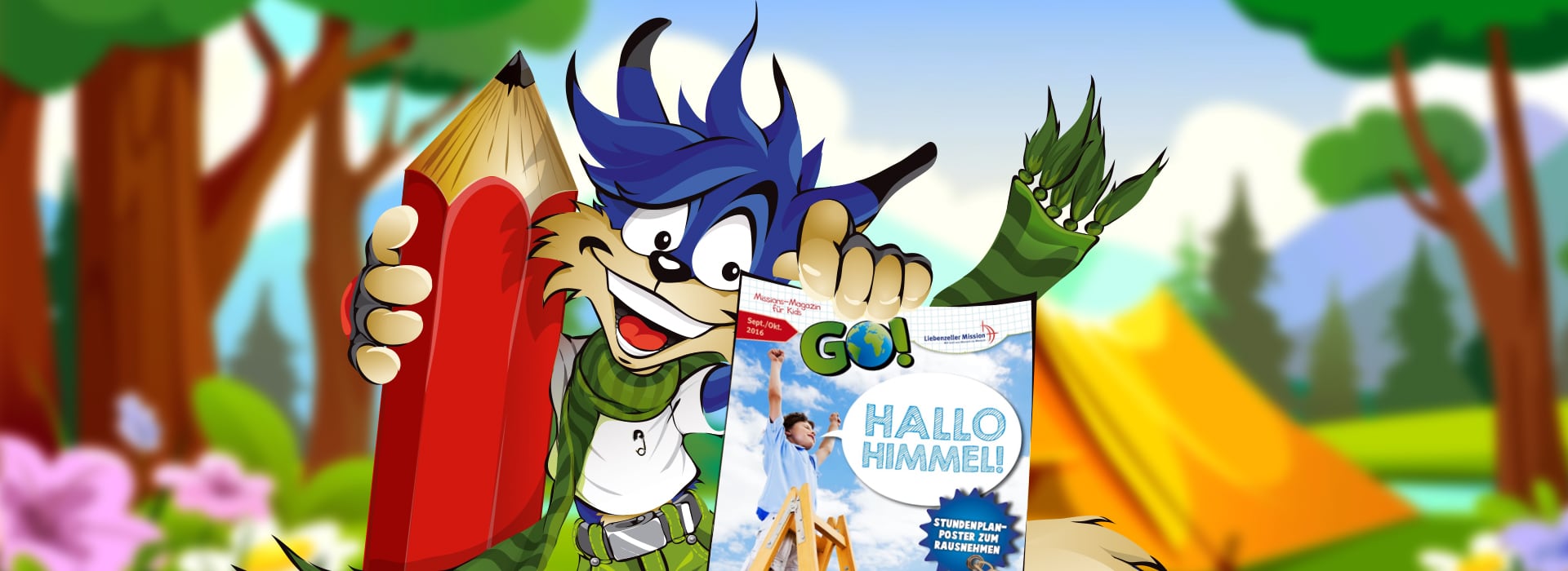 Eine Comicfigur, die einen großen roten Bleistift und ein „GO!“-Magazin in der Hand hält, vor dem Hintergrund einer farbenfrohen Campingplatzszene im Freien.