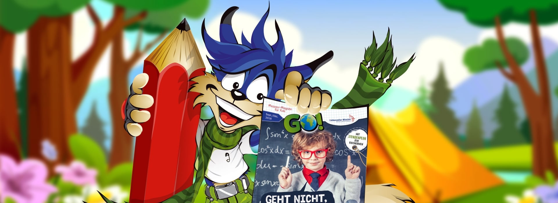 Ein Cartoon-Fuchs hält einen riesigen roten Bleistift und eine Zeitschrift in der Hand und steht in einer farbenfrohen Camping-Szene im Freien.