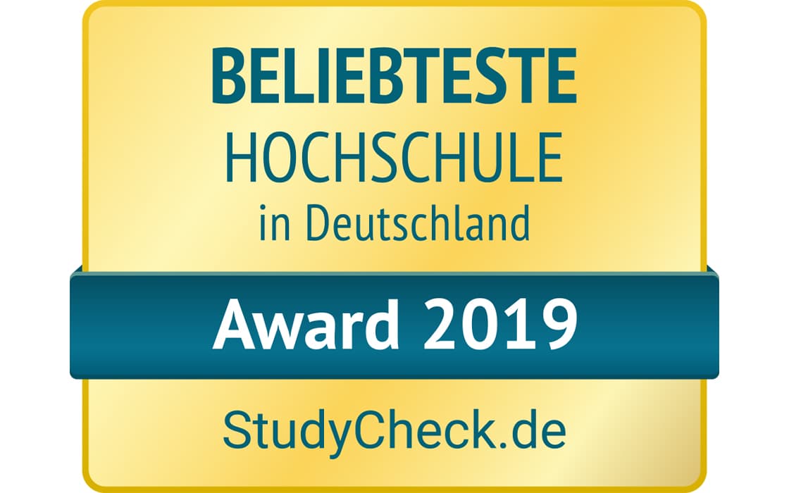 Auf einem goldenen Abzeichen steht: „Beliebteste Hochschule in Deutschland Award 2019, StudyCheck.de“.