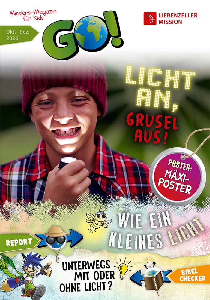 Ein lächelnder Junge mit roter Mütze hält eine Taschenlampe in der Hand; bunte Titelseite einer deutschen Zeitschrift mit Text, Cartoons und Grafiken zum Thema Licht.