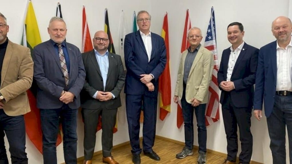 vertreter-der-politik-besuchen-ihl