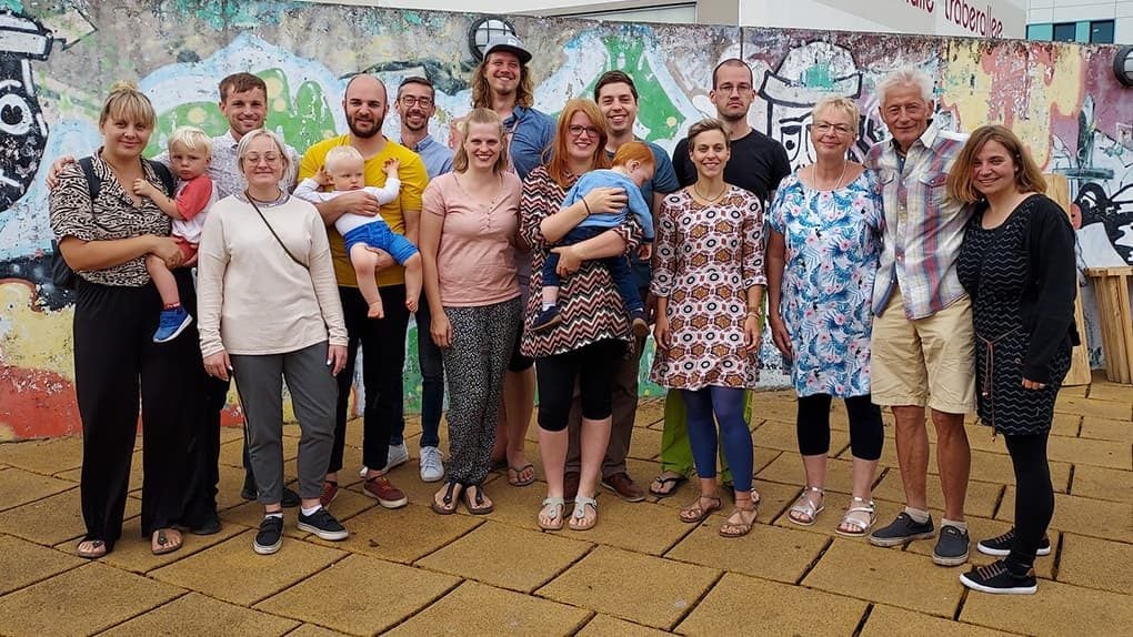 Das Team der Oase Neubrandenburg: Elisabeth Walter-Fischer und Herbert Fischer (3. und 2. v.r.) wurden verabschiedet. Rechts im Bild: Bettina Heckh.